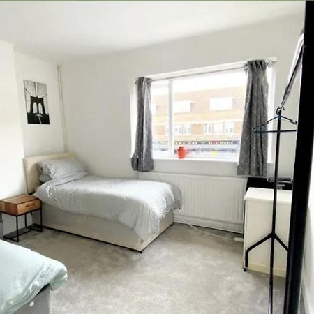 4 Bedroom Property Close To The Harry Potter Studio And Watford Junction Kültér fotó